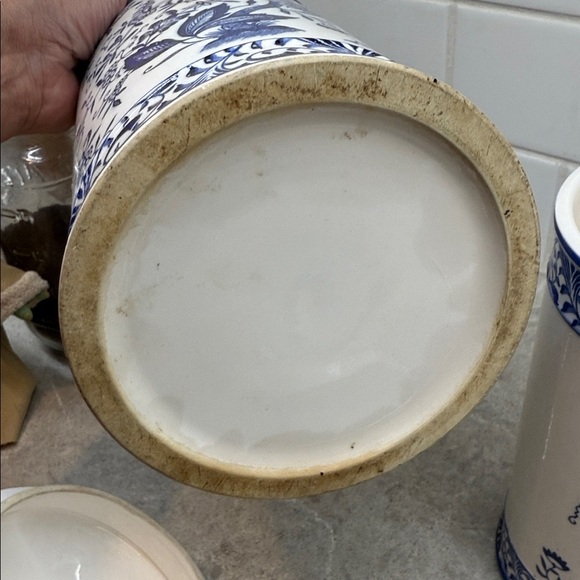 Vintage Blue & White ceramic Blue Onion pattern Canister Set 10.5, 9.5, 6.5 inch - Picture 7 of 9